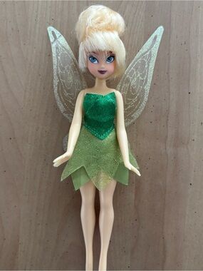 DISNEY  Tinkerbell Figurine. 6 1/2 In. Pre-owned. See Photos For Details.